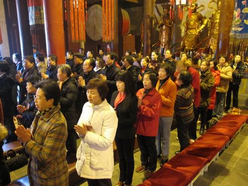 2009年12月25日（农历十一月初十），来自松江各寺院的120位代表参加区佛协第三次代表会议，与会代表八时报到，在预备会后于毘卢殿举行“祈祷祝愿”仪式。